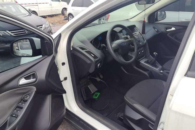 Used Ford Focus 2015 Hatchback 1.6L Manual Fashion Edition
