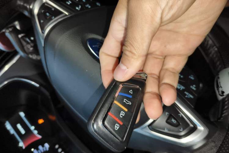 Used Ford Edge 2015 2.0T GTDi Two-Wheel-Drive High-Line Version