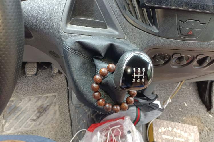 Used Ford Transit 2019 2.0T Diesel Multi-Purpose Commercial Vehicle Mid-Drive Mid-Roof 6-Seater China VI Standard