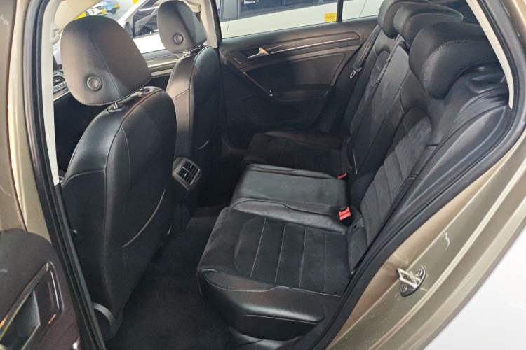 Used Volkswagen Golf 2018 230TSI Automatic Luxury Version
