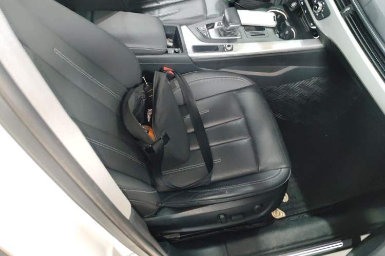 Used Audi A4L 2020 40 TFSI Fashionable and Elegant Model
