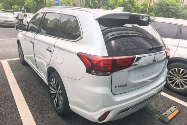 Used Mitsubishi Outlander 2021 2.4L 4x4 Zhi Xiang Edition 7 Seats

