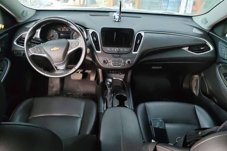 Used Chevrolet Malibu XL 2021 535T Automatic Sport Edition Center Console