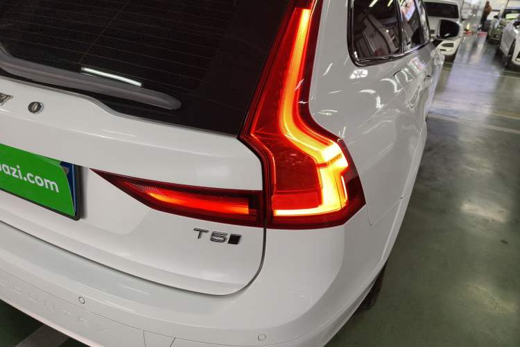 Used Volvo V90 2017 Cross Country T5 AWD Prestige Edition