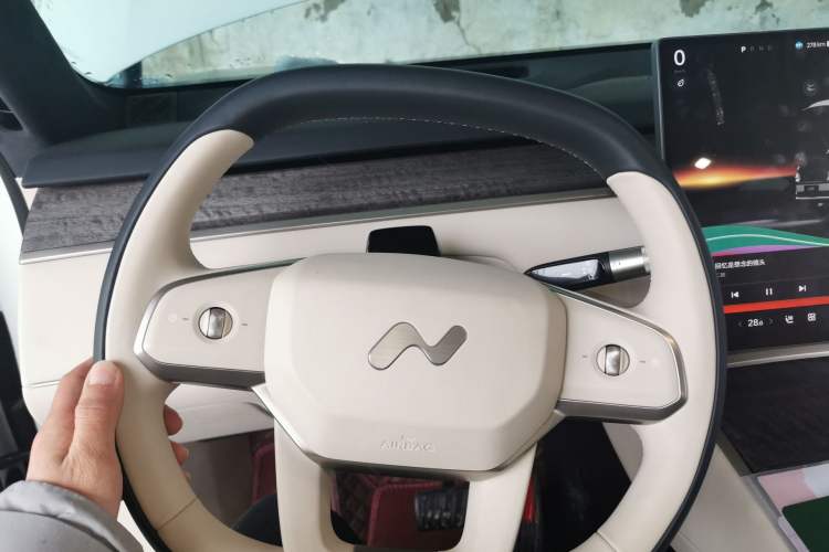 Used ONVO Luxeed L90 2025 Model—Pro Six-Seater Version
