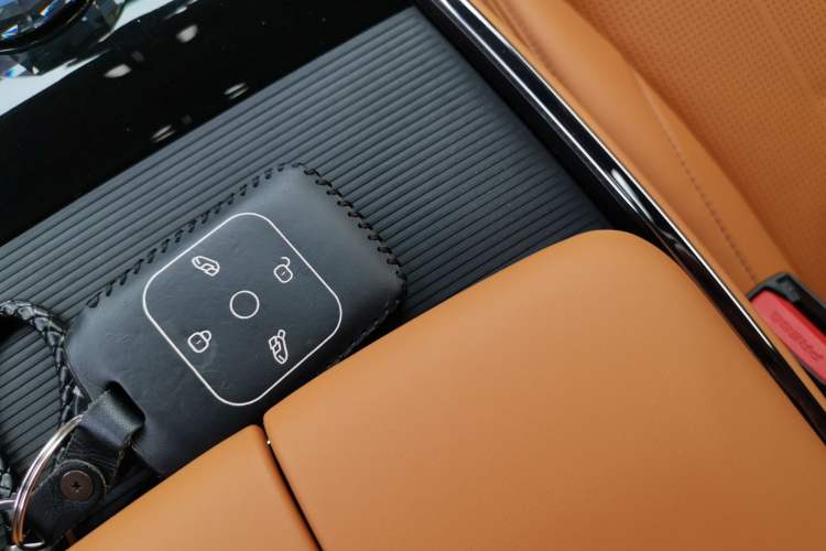 Used Geely Galaxy LEVC L380 2024 140-Degree 6-Seater All-Wheel-Drive Ultra