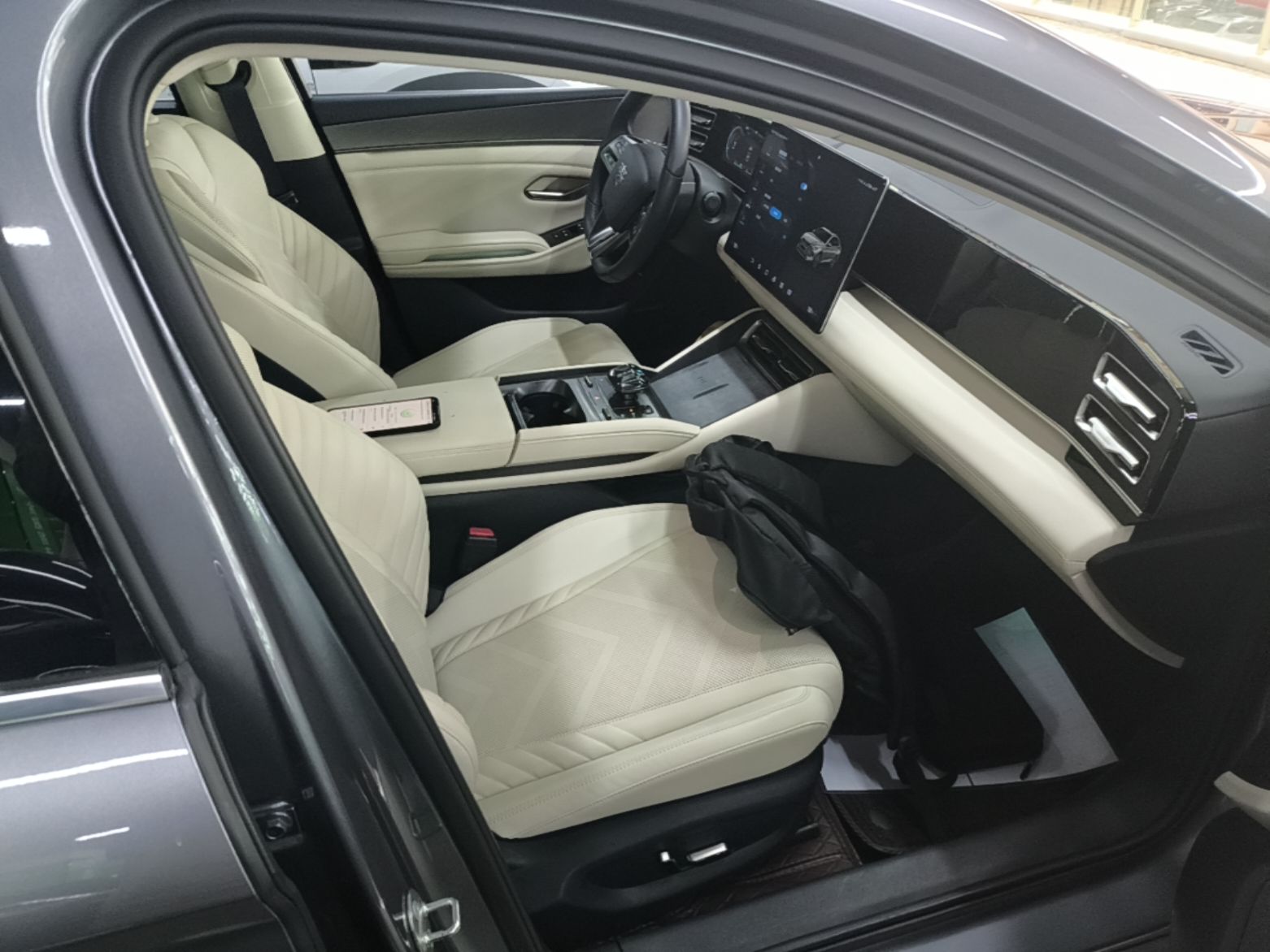 BYD Qin L 2024 DM-i 120KM Excellence Model — снимка 19