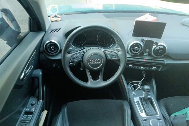 Used Audi Q2L 2022 35 TFSI Fashionable and Elegant Model Steering Wheel