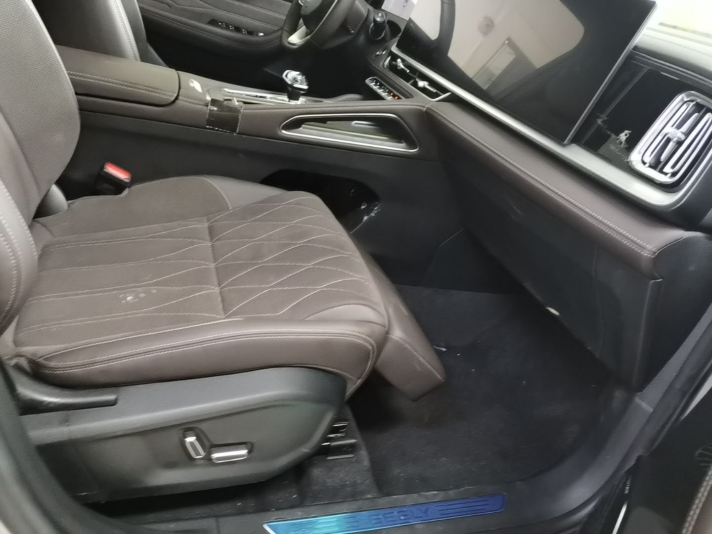 Geely Auto Monjaro L 2026 Model Oriental Yao 2.0TD Automatic Wangyue Edition — снимка 19