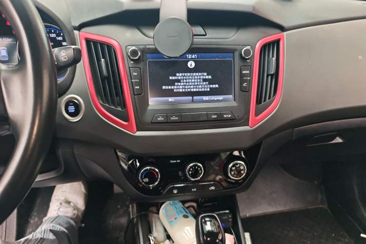 Used Hyundai ix25 2017 1.4T Automatic Smart Version Audio And AC Panel