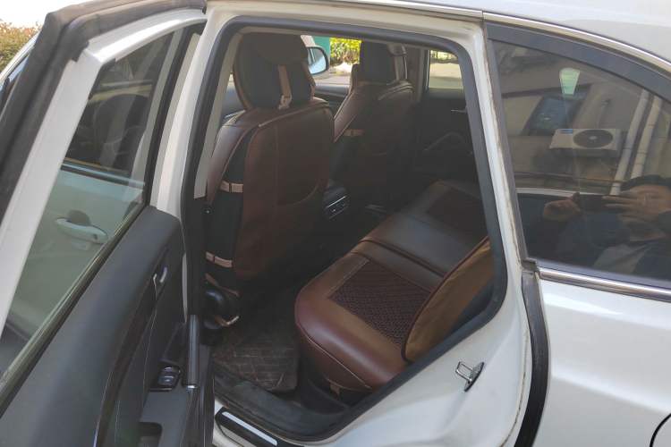 Used Zotye T600 2016 Sport Edition 2.0T DCT Luxury Model Left Rear Seat