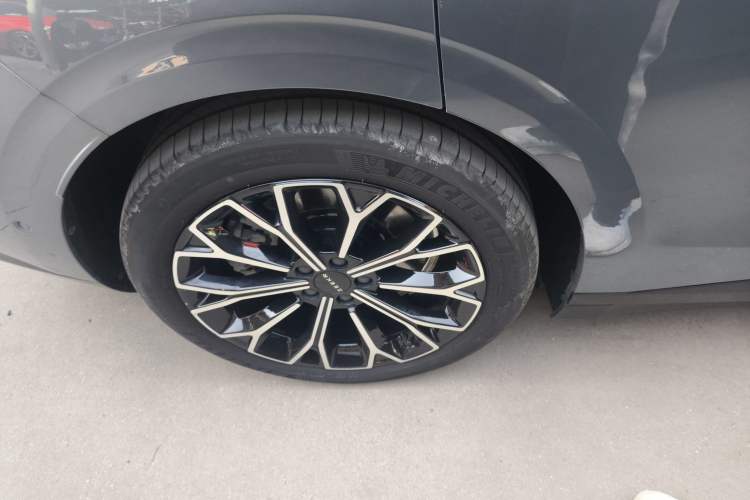 Used Zeekr 007 2024 Rear-Drive Enhanced Version 75 kWh Right Rear Wheel Hub