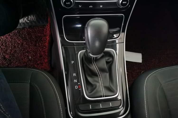 Used CHANGAN KAICHENG Oushang A600 2018 1.6L Automatic Elite Model Gear Lever