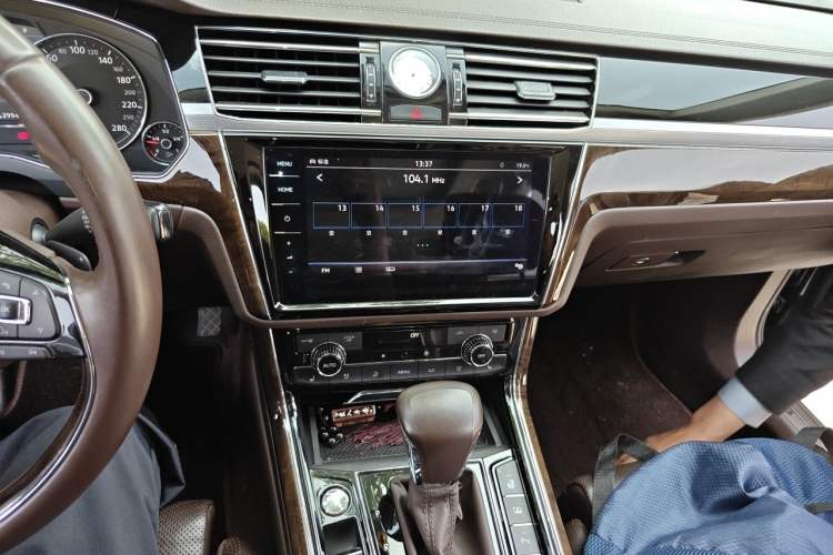 Used Volkswagen Phideon 2018 Revised Version 380TSI Two-Wheel-Drive Flagship Edition