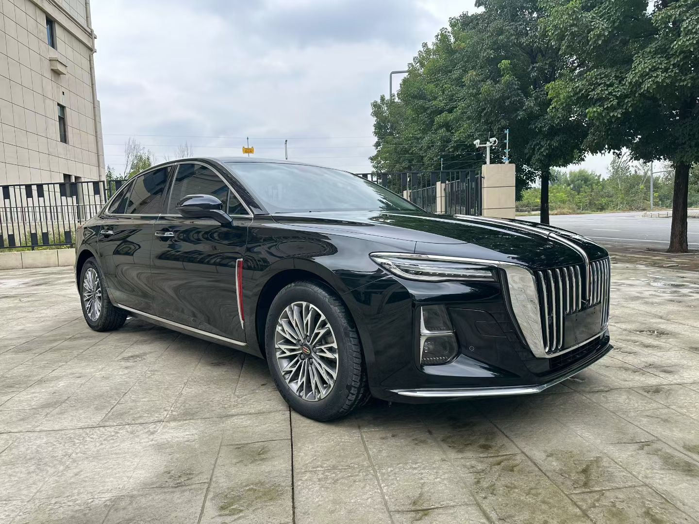 Hongqi H5 2023 2.0T Automatic Smart Connect Flagship Edition - Chinese Trim Xiang — снимка 3