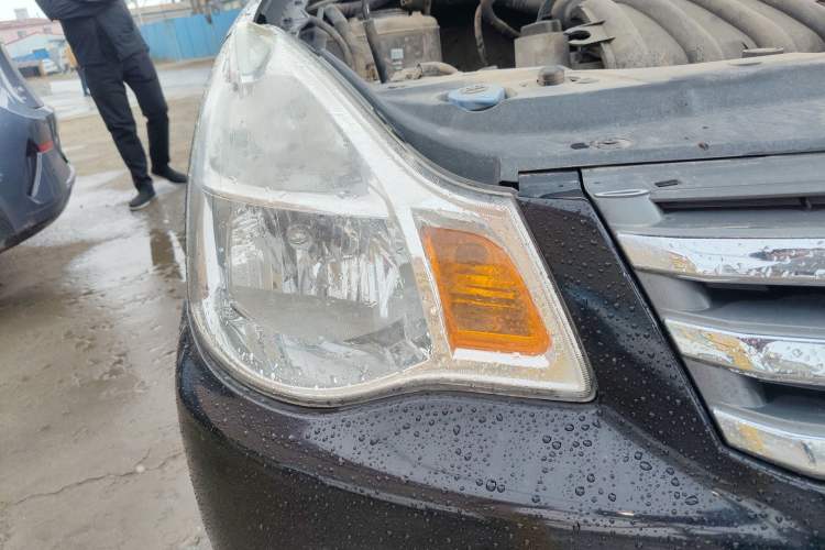 Used Nissan Sylphy 2012 Classic 1.6XE Manual Comfort Edition Right Front Headlight