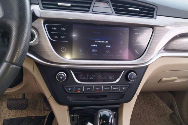 Used Geely Auto Emgrand 2017 Sedan Million Edition 1.5L CVT Upward Connectivity Version
