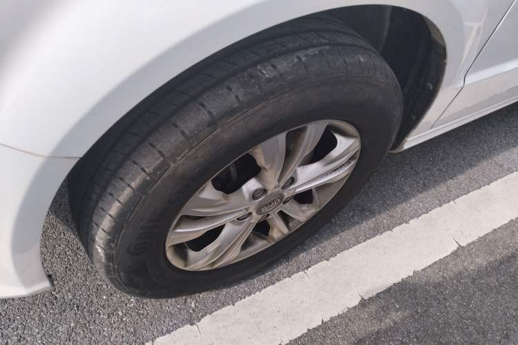 Used BYD e6 2016 400 Luxury Edition Exterior 4