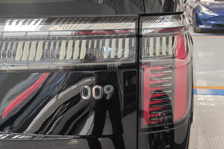 Used Zeekr 009 2022 WE Edition Exterior 3