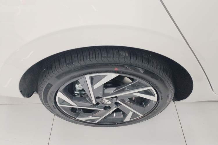 Used Hyundai Elantra 2023 1.5L CVT GLX Elite Edition Right Rear Wheel Hub