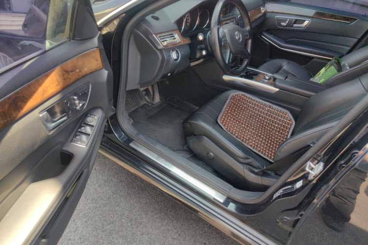 Used Mercedes-Benz E-Class 2015 Facelift E 200 L
