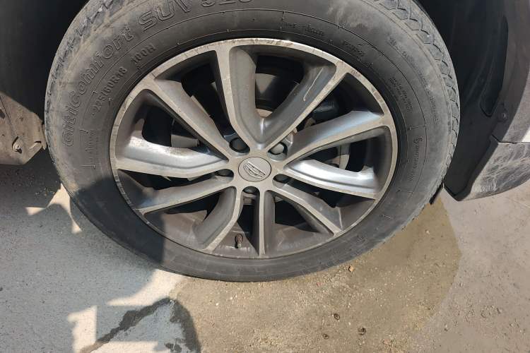 Used Geely Auto Emgrand X7 Sport 2018 1.8TD Automatic Two-Wheel Drive Smart Connect 4G Internet Edition Right Front Wheel Hub
