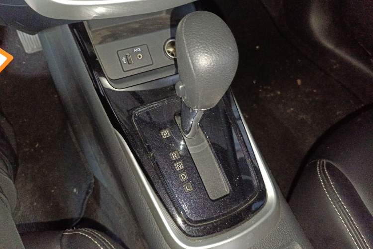 Used Nissan Tiida 2021 1.6L CVT Cool Edition Gear Lever