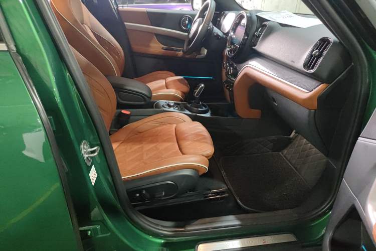 Used MINI Countryman 2023 Second Facelift 2.0T COOPER S ALL4 Connoisseur Right Front Seat