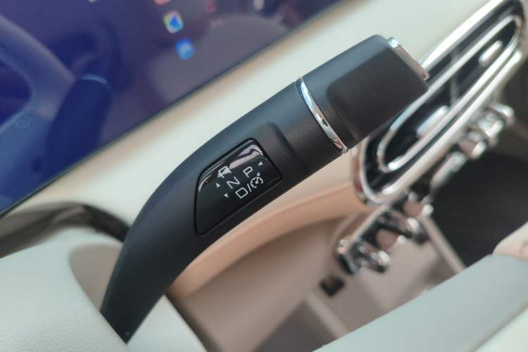 Used ORA Ballet Cat 2022 500 km Swan Lake Edition Gear Lever