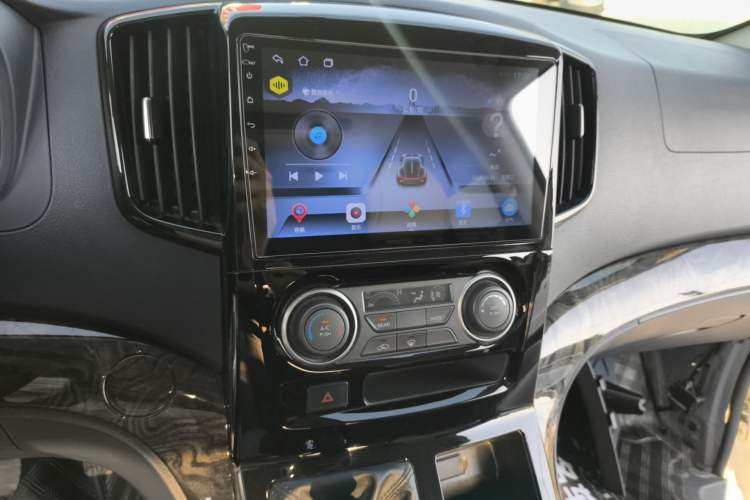 Used FORTHING Lingzhi PLUS 2024 1.5T Manual Luxury 7-Seater
