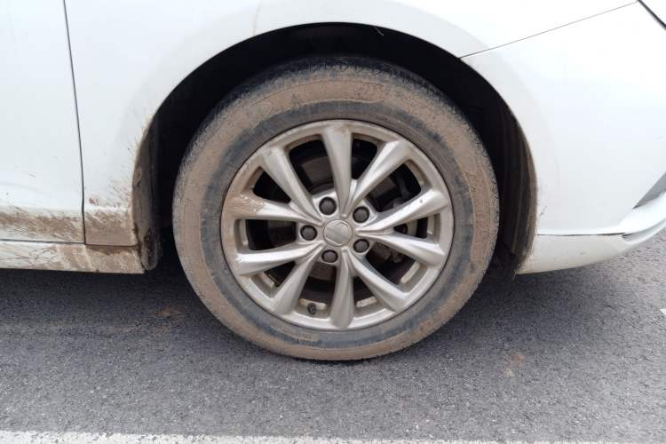 Used Roewe i5 2019 1.5L Automatic 4G Connected Langyue Edition Right Front Wheel Hub