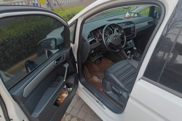 Used Volkswagen Touran 2018 Volkswagen Touran L 280TSI DSG Comfort Edition 7-seater
