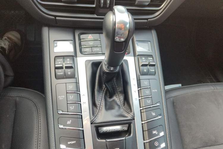 Used Porsche Macan 2018 Macan 2.0T Gear Lever