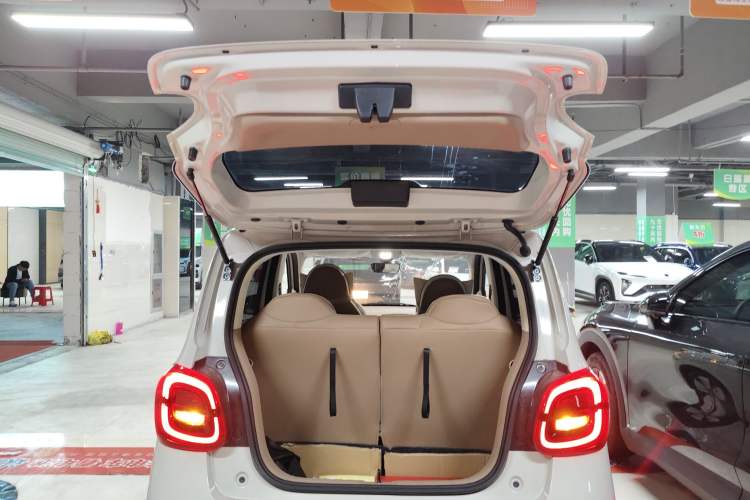 Used Wuling Hongguang MINIEV 2025 Four-Door Version Advanced Edition Trunk