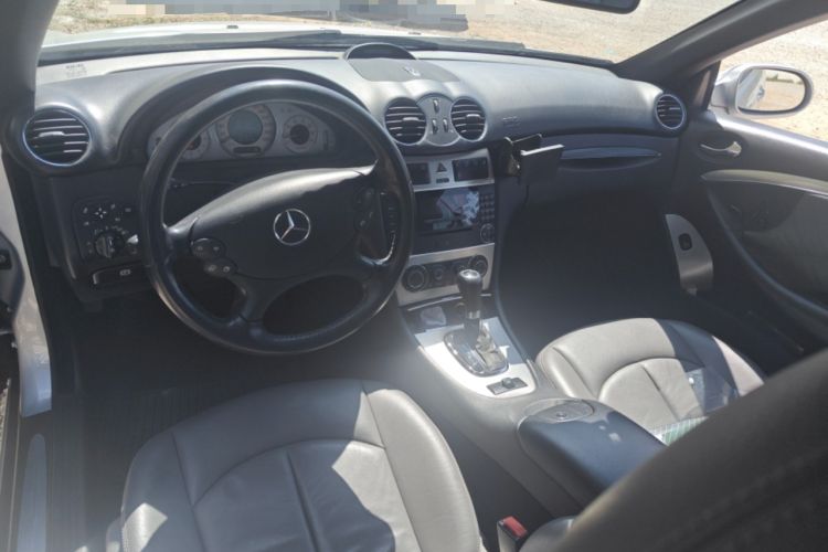 Used Mercedes-Benz CLK-Class 2006 CLK 350 Convertible Sports Car Center Console