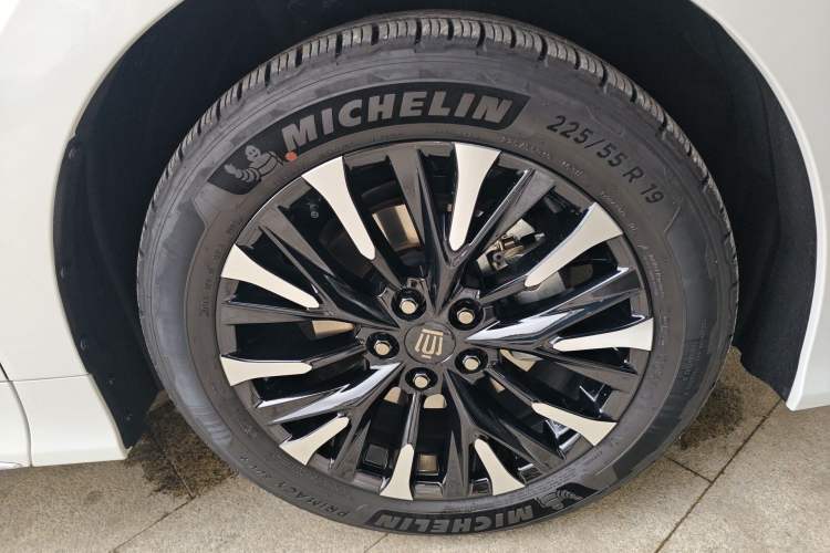 Used Toyota Vellfire 2024 Crown Dual-Engine 2.5L Ultimate Edition Right Front Wheel Hub