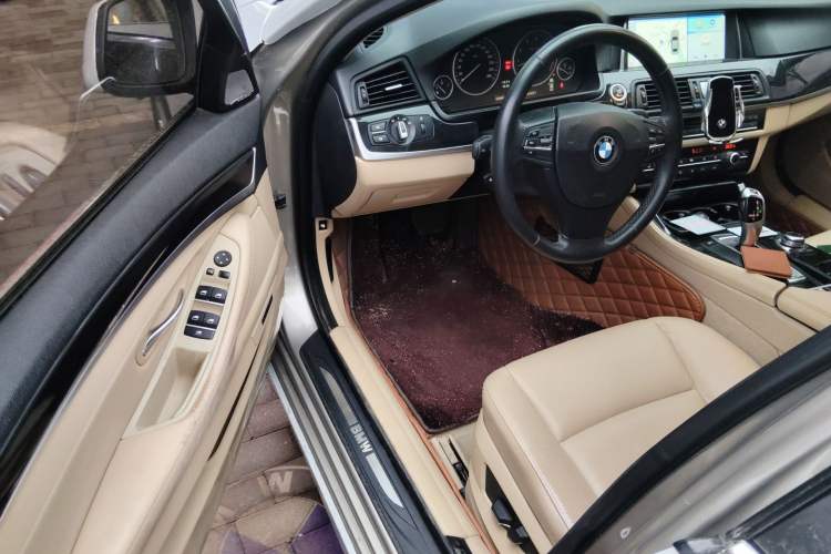 Used BMW 5 Series 2011 523Li Leading Model
