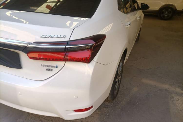 Used Toyota Corolla 2016 Dual-Engine 1.8L E-CVT Elite Edition