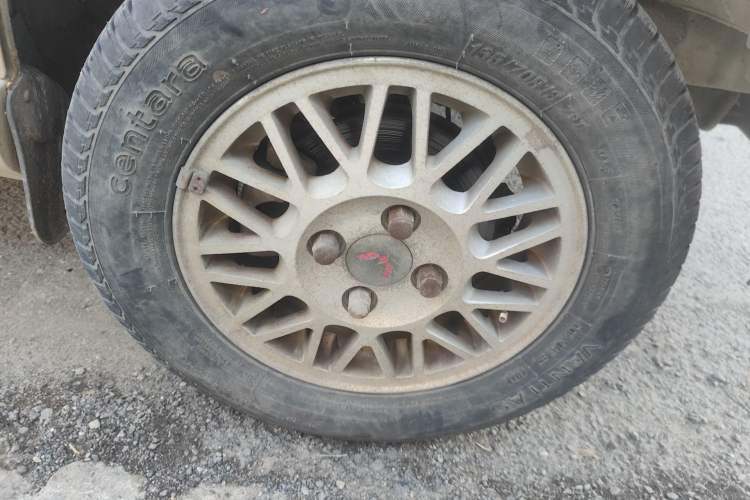 Used Wuling Zhiguang 2013 1.0L Practical Version Right Front Wheel Hub