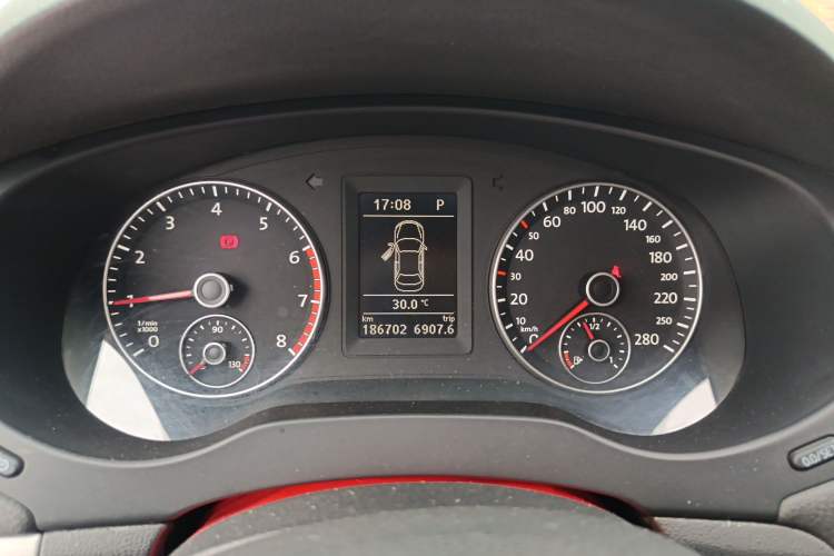 Used Volkswagen Sagitar 2012 1.4TSI Automatic Luxury Edition Instrument Cluster