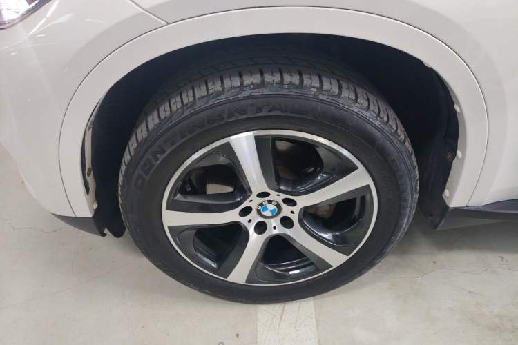 Used BMW X5 2017 xDrive28i Exterior 4