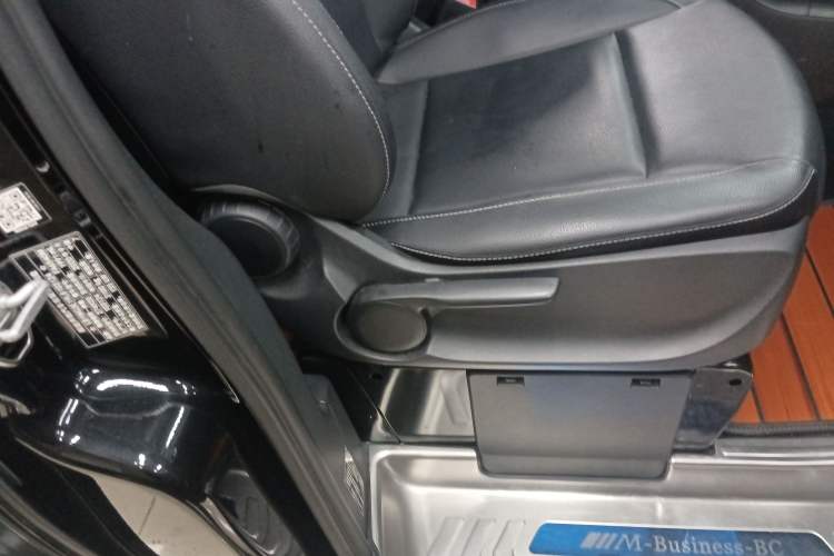 Used Mercedes-Benz Vito 2020 2.0T Business Version 7 Seats Right Front Seat