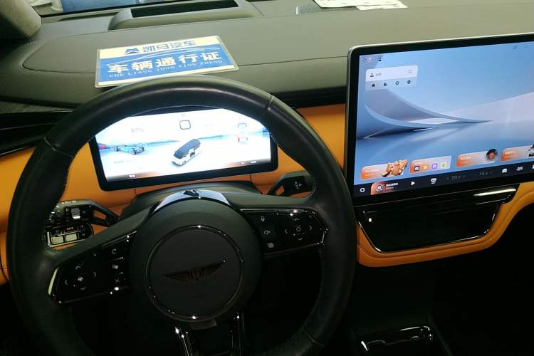 Used Geely Galaxy LEVC L380 2024 140-Degree 6-Seater All-Wheel-Drive Ultra
