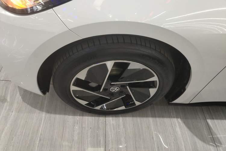 Used Volkswagen ID.3 2024 Pure & Smart Edition Left Front Wheel Hub