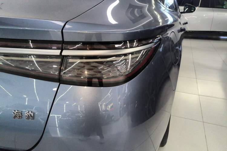 Used BYD Seal 2024 HONOR Edition DM-i 1.5L 121km Prestige Model Right Rear Taillight