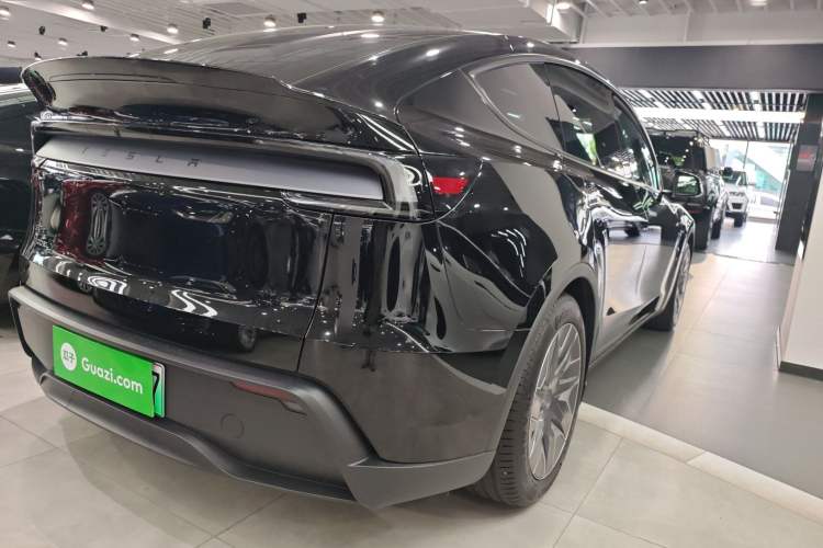 Used Tesla Model Y L 2025 Model Long-Range All-Wheel-Drive Version Rear Right 45 Deg