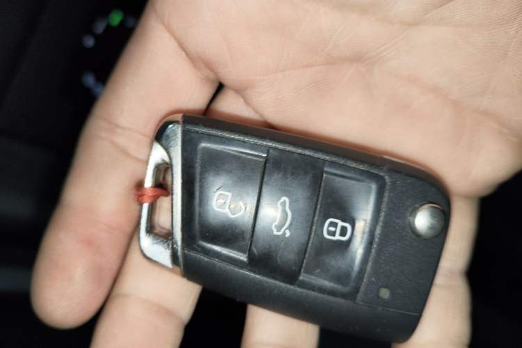 Used Volkswagen Tiguan L 2017 330TSI Automatic Two-Wheel Drive Luxury Edition Vehicle Key