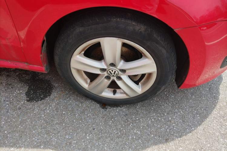 Used Volkswagen Polo 2011 1.6L Manual ZhiShang Edition Right Front Wheel Hub