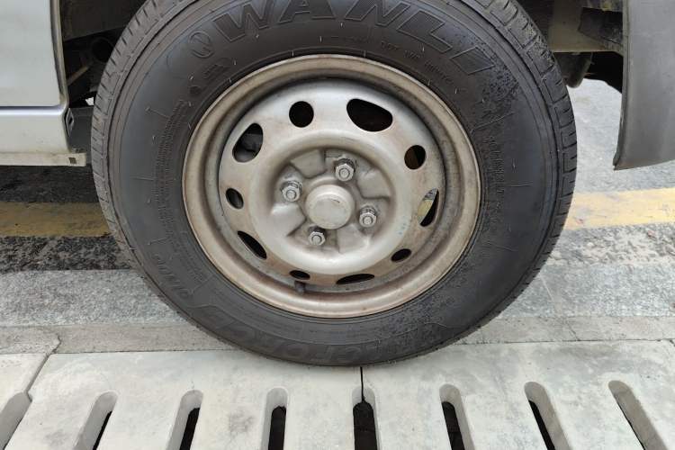 Used Wuling Zhiguang 2015 1.2L S Practical Model LSI Right Front Wheel Hub