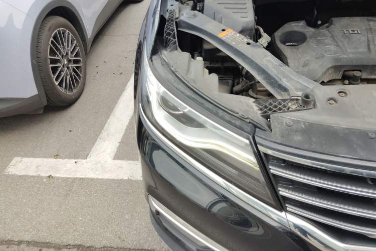 Used Roewe RX5 2018 20T Two-Wheel Drive Automatic Internet Smart Edition Right Front Headlight